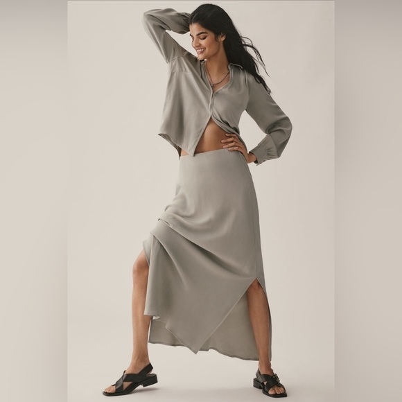 NWT! By Anthropologie Long-Sleeve Silky Top in Moss Green - Medium🟡 - Picture 3 of 5